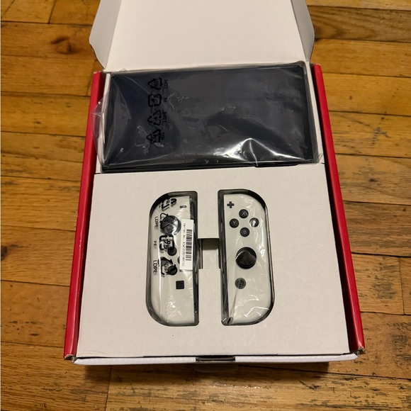 Nintendo Switch OLED Console - White and Black - Picture 3 of 5